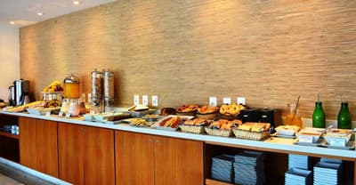 Real Colonia Hotel & Suites