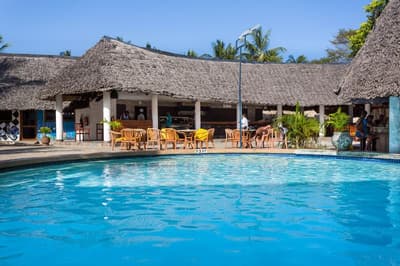 Travellers Beach Hotel & Club