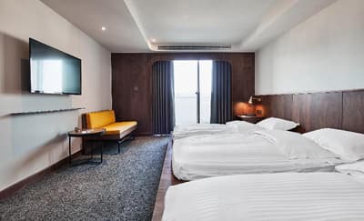La Plaza Hotel