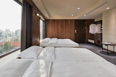 La Plaza Hotel