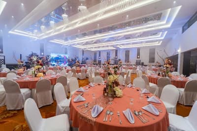 Metro Centre Hotel And Convention Center