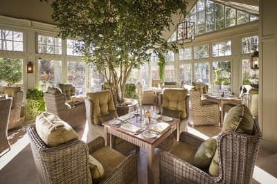 The Cairn Lodge & Hotel