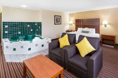 Baymont By Wyndham Bowling Green