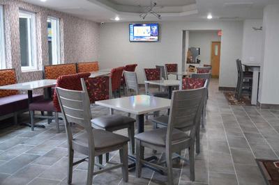 Orangewood Inn & Suites Kansas City Airport