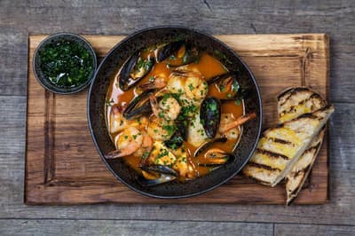 White Hart Hotel & Apartments