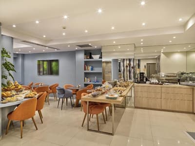 Piraeus Inn