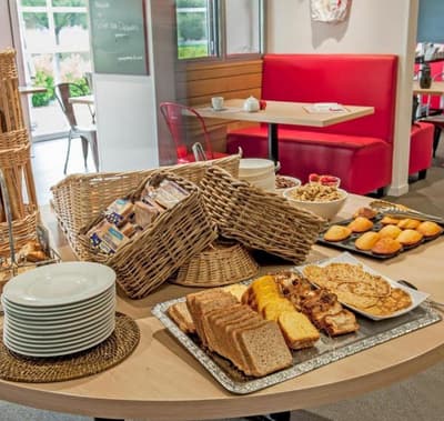 Brit Hotel Toulouse Colomiers - L'Esplanade