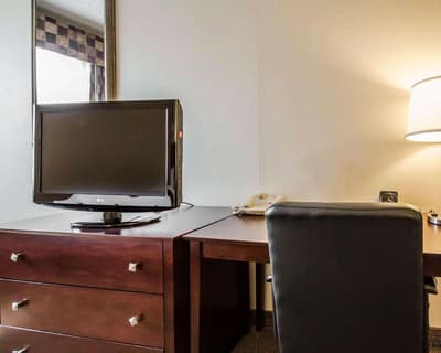 Quality Suites Jeffersonville Area