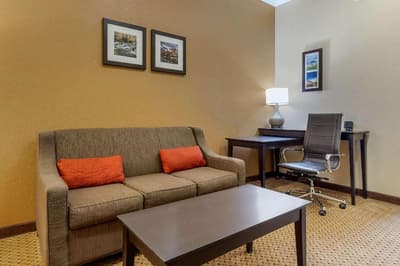 Comfort Suites