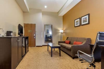 Comfort Suites