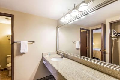 Quality Suites Milwaukee Airport