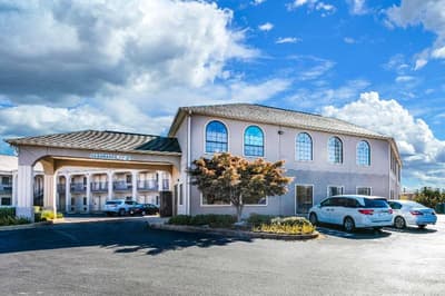 Econo Lodge Inn & Suites Memphis area