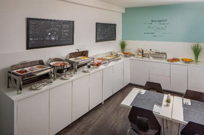 Escala Hotel & Suites