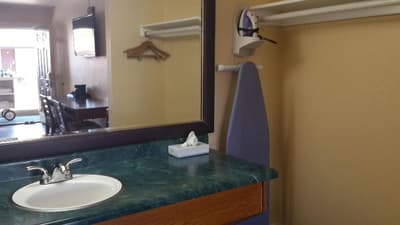 American Regency Inn