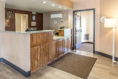 Comfort Inn & Suites Market - Airport