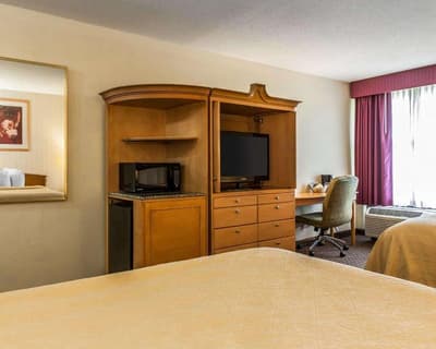 Quality Inn & Suites Shelbyville I-74