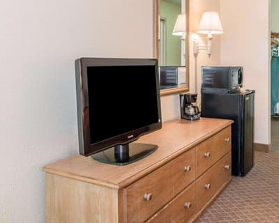 Quality Inn & Suites Monroe Area