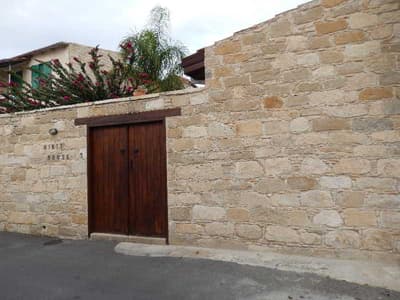 Nikis House