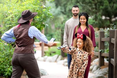 Disney Newport Bay Club + Bilet