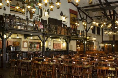 Disney Hotel Cheyenne + Bilet