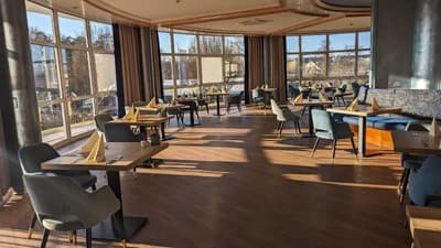 The Monarch Hotel Bad Gogging