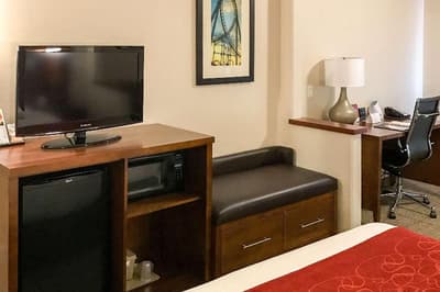 Comfort Suites Near Six Flags Magic Mountain