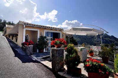 Mazis Apartments