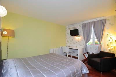 Logis Hotel Aux Maisons