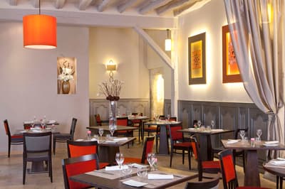 Hôtel Aux Vieux Remparts, The Originals Relais