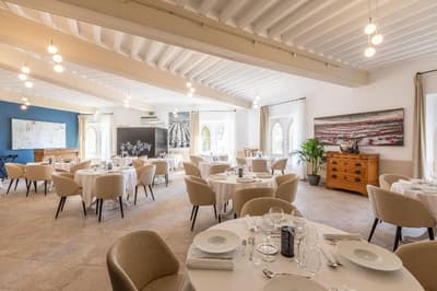 Hostellerie Du Chateau Des Fines Roches