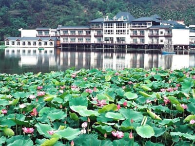 Lakeside Resort