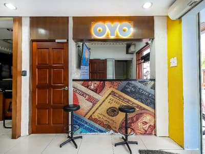 Super OYO 998 Queen City Hotel