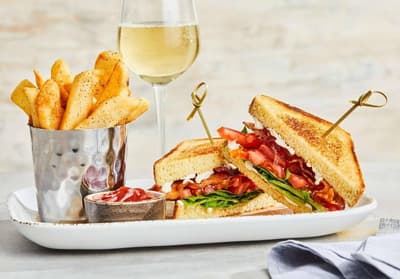 Courtyard Toledo Airport Holland