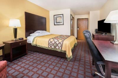 Super 8 by Wyndham Bloomington University Area