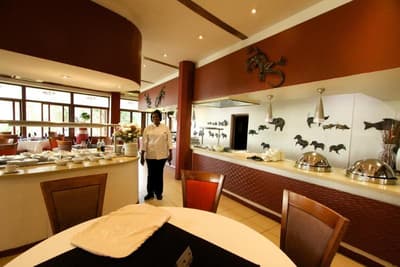Cresta Mowana Safari Resort & Spa