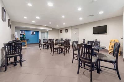 Quality Inn & Suites NJ State Capital Area