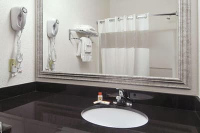 Super 8 by Wyndham Bowling Green North