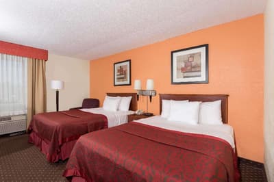 Days Inn & Suites by Wyndham Bloomington/Normal IL