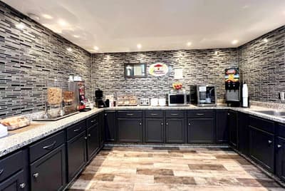 Super 8 by Wyndham Cedar Rapids