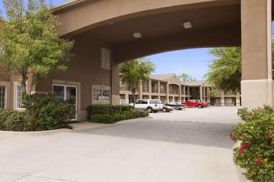 Howard Johnson by Wyndham Grand Prairie Lone Star