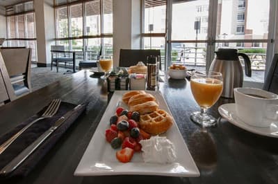 Holiday Inn Detroit Metro Airport, an IHG Hotel