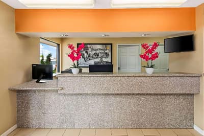 Super 8 by Wyndham Grand Prairie Southwest