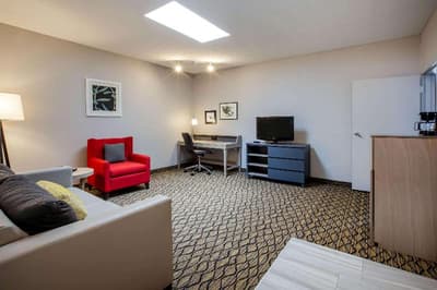 Days Inn & Suites By Wyndham Rochester Hills Mi