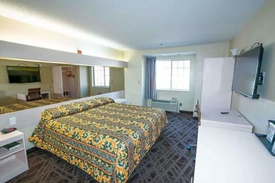 Red Roof Inn & Suites Euless DFW Airport Southwest