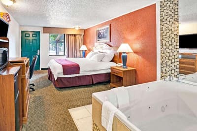 Knights Inn Detroit Area / Sterling Heights