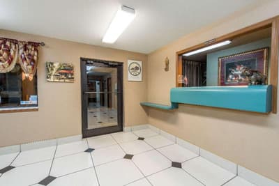 Super 8 by Wyndham Elizabethtown