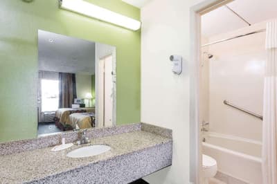 Super 8 by Wyndham Tifton