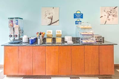 Clarion Pointe Atlanta Airport College Park