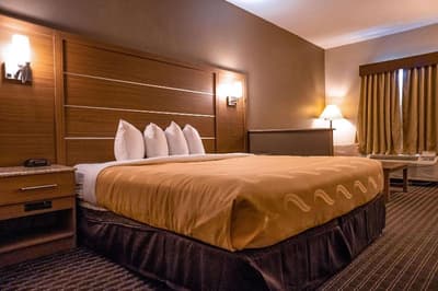 Quality Inn & Suites Near Six Flags - Austell