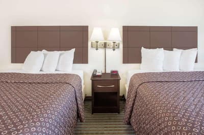 Super 8 by Wyndham Cedar Falls